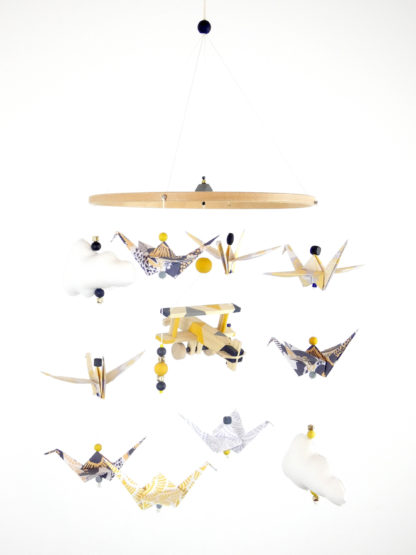 Mobile bébé avion origamis jaune moutarde, bleu nuit et gris