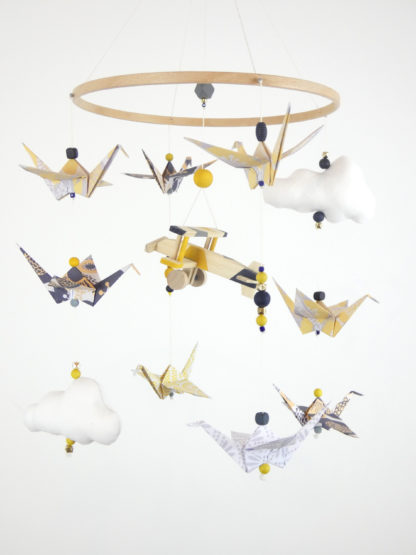 Mobile bébé avion origamis jaune moutarde, bleu nuit et gris