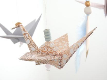 Mobile bébé avion origamis rose et bleu pastel cuivre nacré