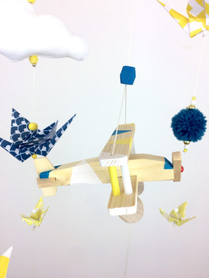 Mobile bébé bois origamis vintage bleu canard et jaune