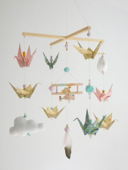Mobile bébé jungle origami avion bois rose et doré avion