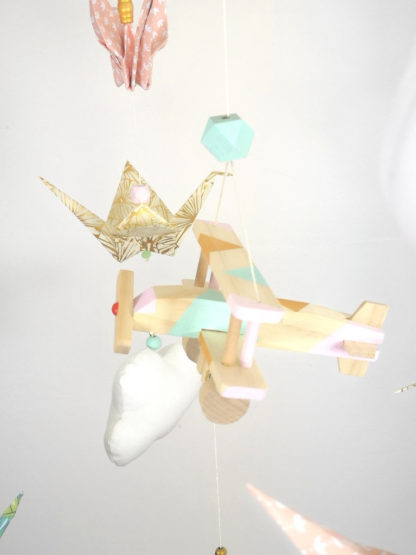 Mobile bébé jungle origami avion bois rose et doré avion