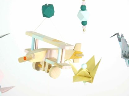 Mobile bébé jungle origami avion bois rose et vert