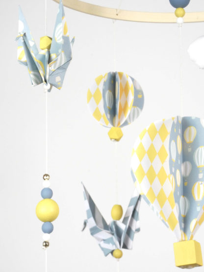Mobile bébé montgolfière origamis jaune et bleu gris