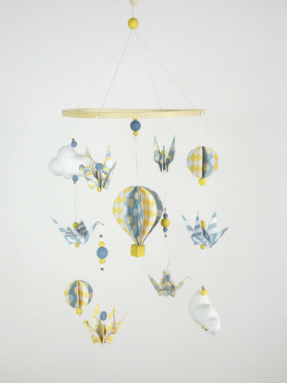 Mobile bébé montgolfière origamis jaune et bleu gris