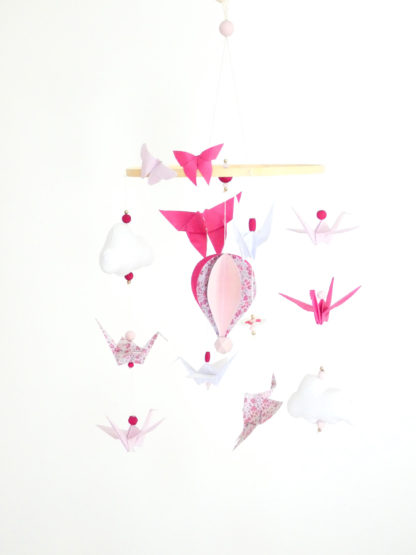 Mobile bébé montgolfière origamis rose fuchsia, rose pastel et blanc