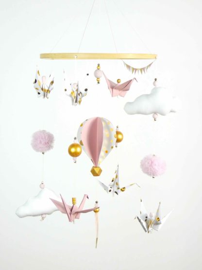Mobile bébé montgolfière origamis rose poudré, doré et blanc