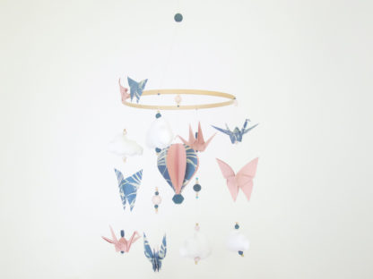 Mobile bébé montgolfière origamis rose vieilli, bleu canard et blanc