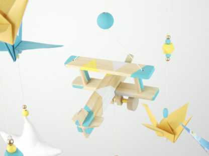Mobile bébé origami avion bois garçon bleu lagon, jaune et blanc
