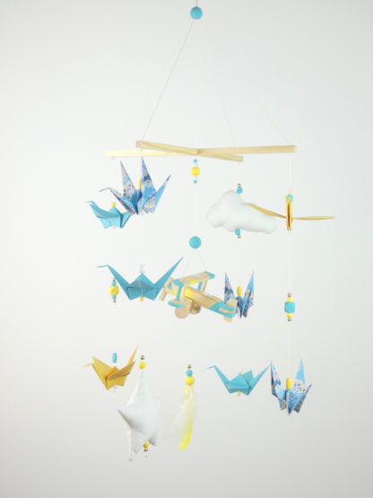 Mobile bébé origami avion bois garçon bleu lagon, jaune et blanc