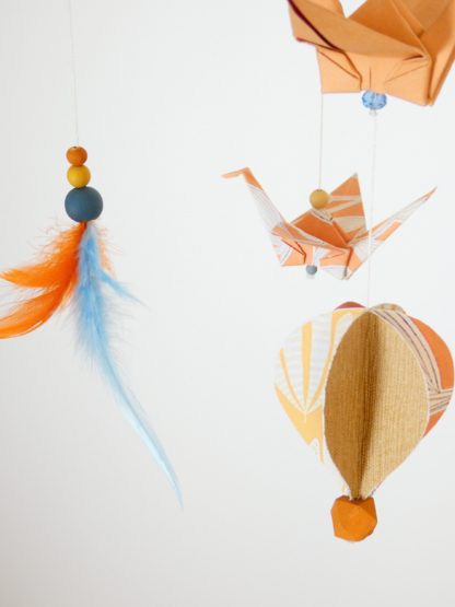 Mobile bébé origami avion et montgolfière camel, orange et jaune