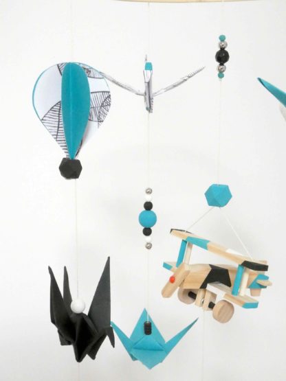 Mobile bébé origami avion et montgolfière turquoise, noir et blanc 26