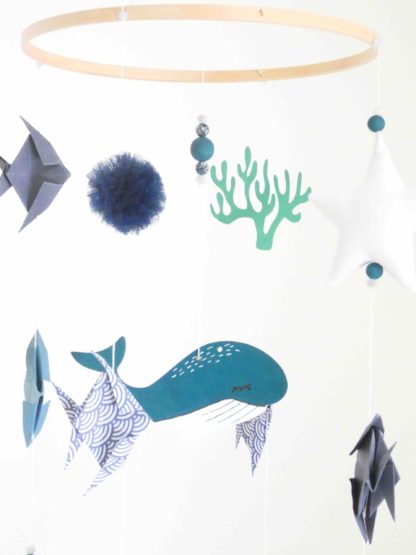 Mobile bébé baleine bois, origamis poissons 19