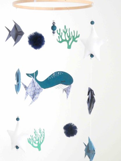 Mobile bébé baleine bois, origamis poissons 17