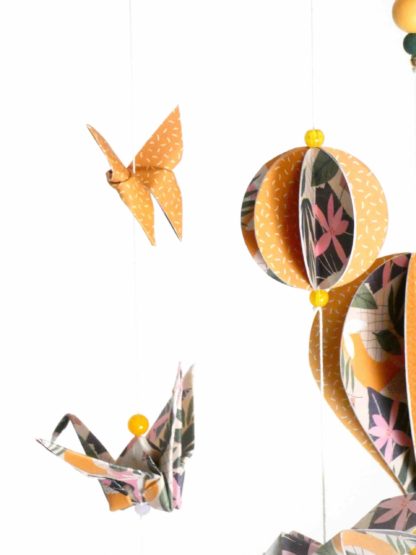 Mobile bébé montgolfière origamis jungle monstera orange, jaune moutarde, rose pâle et vert 18