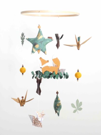 Mobile bébé renard, forêt origamis et bois, vert, camel, marron 16