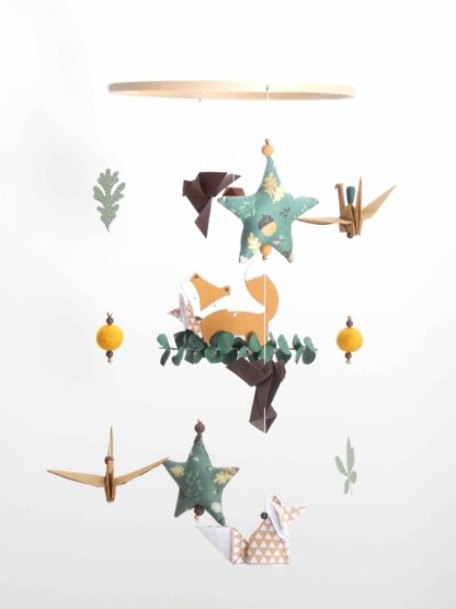 Mobile bébé renard, forêt origamis et bois, vert, camel, marron 17