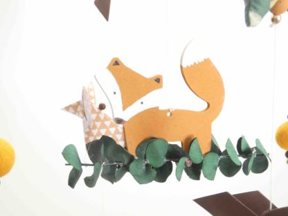 Mobile bébé renard, forêt origamis et bois, vert, camel, marron 22