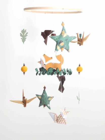 Mobile bébé renard, forêt origamis et bois, vert, camel, marron 23