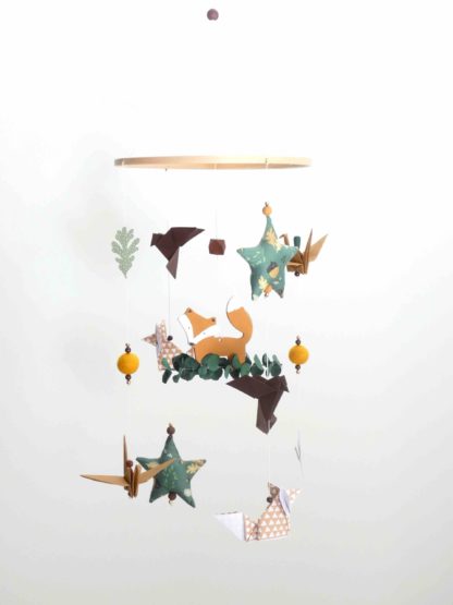 Mobile bébé renard, forêt origamis et bois, vert, camel, marron 24