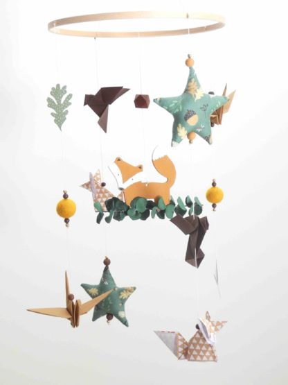 Mobile bébé renard, forêt origamis et bois, vert, camel, marron 18