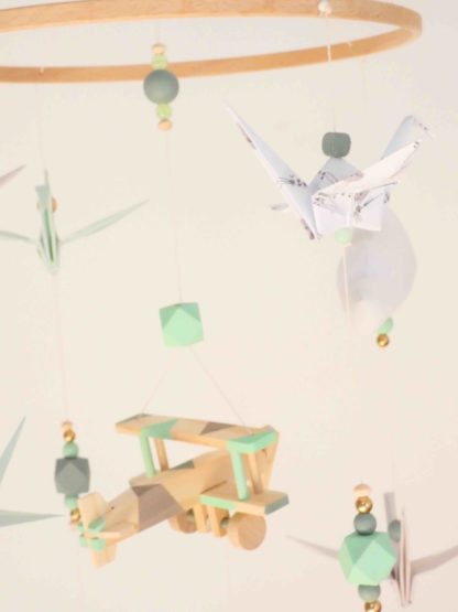 Mobile bébé origami avion bois, beige, vert eau et vert céladon 22