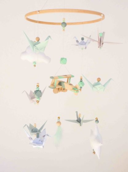 Mobile bébé origami avion bois, beige, vert eau et vert céladon 14
