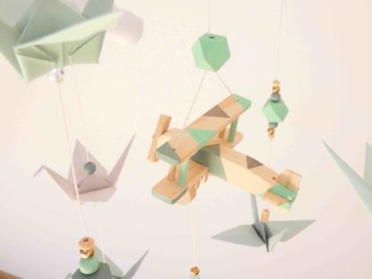 Mobile bébé origami avion bois, beige, vert eau et vert céladon 16