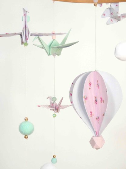 Mobile bébé montgolfière origamis rose pâle et vert eau 20