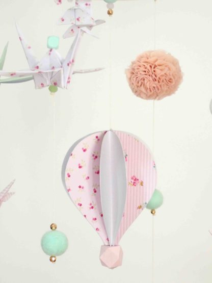 Mobile bébé montgolfière origamis rose pâle et vert eau 16